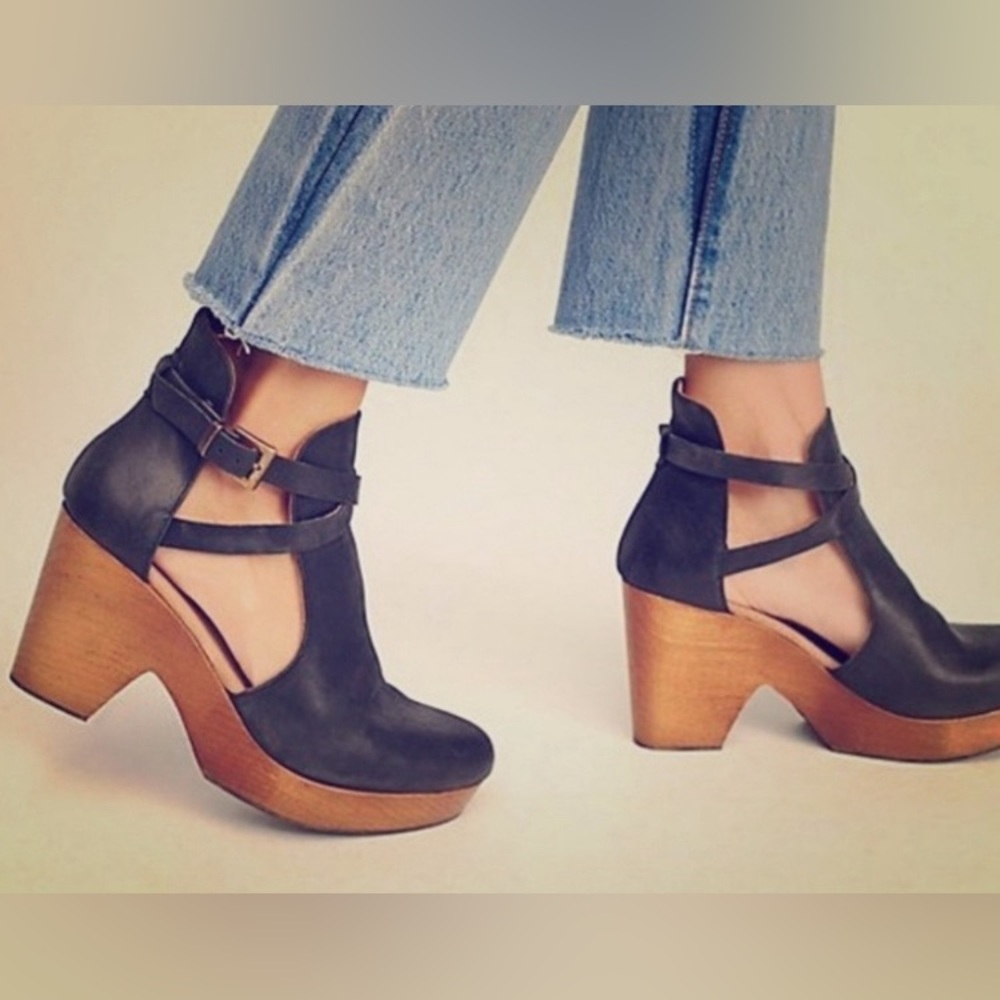 Free People Black Leather Cedar Clog Size 39 Like New